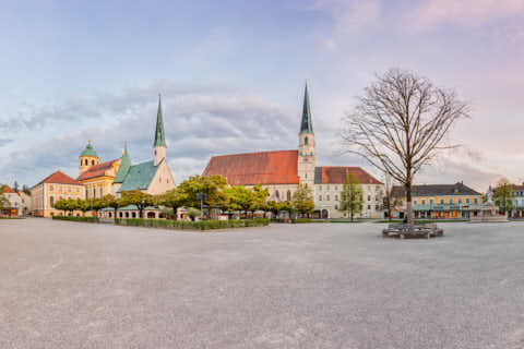 Gemeinde Altötting Landkreis Altötting Kapellplatz (Dirschl Johann) Deutschland AÖ